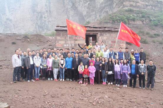 问鼎娱乐下载成功举行军事素质拓展训练